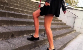 Street Voyeur Finds A Pretty Brunette With Sexy Slim Legs